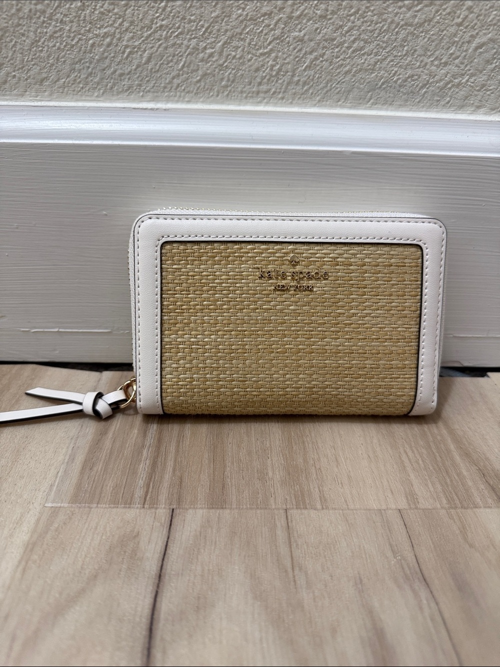 kate spade straw-front wristlet wallet in white trim